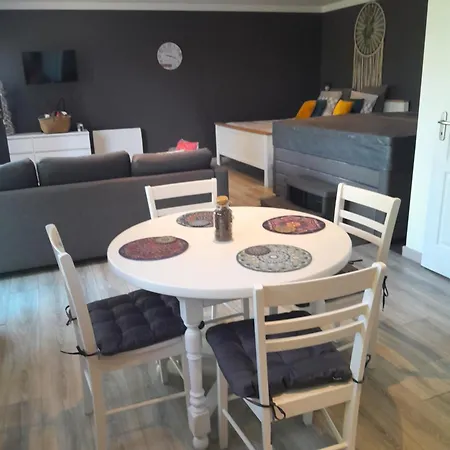 Au Dela Des Remparts * Montreuil (Pas-de-Calais)