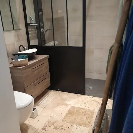 Au Dela Des Remparts *